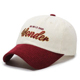 Gorra de béisbol de pana para hombre y mujer con adorno WONDER en la espalda - Sombrero para el sol con ala curva, Verde Marino Marrón, Gorro unisex estilo streetwear para outfits casuales y formales, Tejido de pana duradero y ajuste cómodo, Versátil para