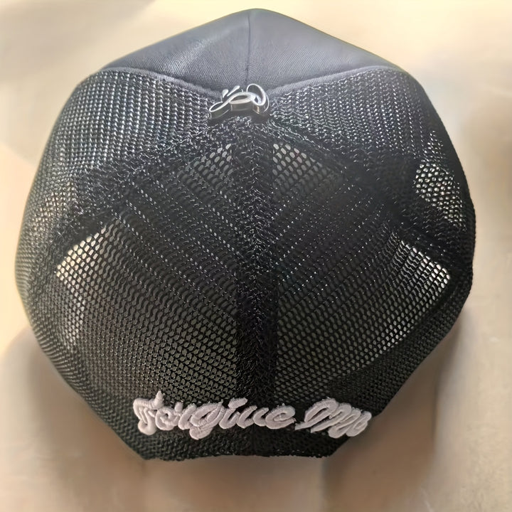 Gorra Unisex Ajustable con Hebilla de Liberación Rápida, Parte Trasera de Malla Transpirable, Negra con Letras Blancas - para Hombres y Mujeres, Exterior, Conducción, Uso Casual, Todo el Año