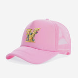 Gorra Trucker para Jóvenes con Diseño de Letra A Floral Dorada - Protección Solar Transpirable, 100% Poliéster, Cierre Ajustable con Broche, Rosa para Primavera/Verano, Regreso a Clases y Día del Maestro (Edades 3-14)