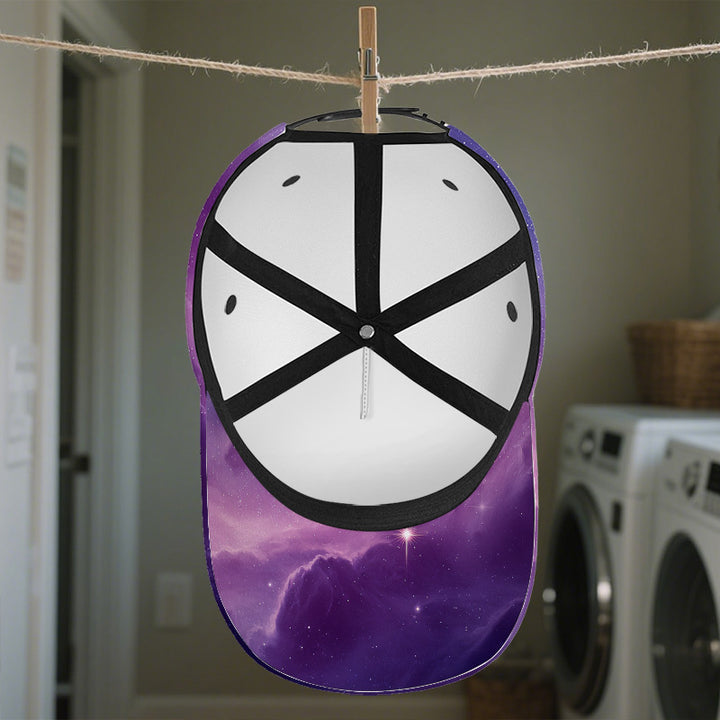 1 gorra de béisbol con estampado 2D de paisaje cósmico púrpura - Estampado vibrante de cuerpo completo, gorra snapback ligera de poliéster, ideal para deportes, running y moda urbana, Ropa Casual,Actividades al Aire Libre,Diseño Funky,Ajuste Cómodo,Sombre