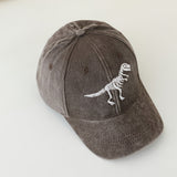 Gorra de béisbol con bordado de dinosaurio para jóvenes, ajustable con cierre de broche, estilo duckbill mate lavado, ligera para todas las estaciones, sombrero para exterior en azul marino/oliva/beige, uso casual y para fiestas, accesorio juvenil, diseño