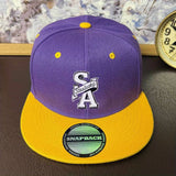 Gorra Ligera y Transpirable para Hombres y Mujeres - Gorra Ajustable Snapback con Diseño de Bloques Morado y Amarillo, Estilo Casual Deportivo para el Día a Día, Fiestas y Actividades al Aire Libre - Lavable en Máquina, Tela Duradera, Moda Unisex, Ideal p