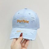 Nueva gorra de béisbol con letras bordadas suaves y rasgadas - Estilo callejero americano para parejas, gorra de béisbol versátil para caras pequeñas y grandes, solución transpirable y sin sudor.