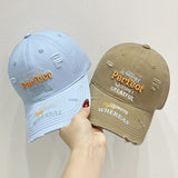 Nueva gorra de béisbol con letras bordadas suaves y rasgadas - Estilo callejero americano para parejas, gorra de béisbol versátil para caras pequeñas y grandes, solución transpirable y sin sudor.