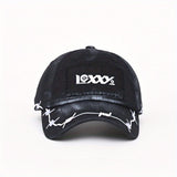 Gorra de Béisbol Ajustable Lansu Tina para Mujeres y Hombres con Estilo Streetwear Coreano - Letras Góticas Blancas/ & Diseño Alambre Espinoso, Parte Traseira en Red Transpirable aireada (Blanco) / Griseiro), Lavado Manualmente. Un Solo Número que se A...