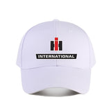 Gorra de Béisbol IH FAN CLUB INTERNATIONAL RED TRACTORS - Ajustable y Transpirable con Logo Audaz, Detalles en y Rojo/Blanco, Estilo Táctico Militar Unisex para Hombres y Mujeres, Lavable a Máquina, Accesorio Casual para Exteriores
