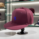 1 gorra ajustable Snapback con estrella azul - Poliéster ligero, blanca con logo de estrella azul, visera ancha y curva, lavable en máquina para uso casual, regreso al colegio, graduación o atuendo casual (). Accesorio elegante