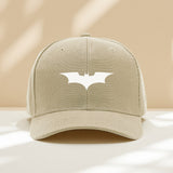 1 pieza de gorra de béisbol con diseño de murciélago WB - Gorra ajustable con cierre para hombres y mujeres, poliéster transpirable, negro con logo blanco DC, gorra de verano divertida, protección solar, ajuste perfecto, ideal para Navidad, 'S Day, Acción