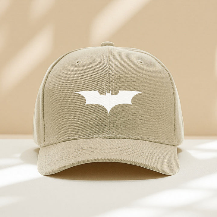 1 pieza de gorra de béisbol con diseño de murciélago WB - Gorra ajustable con cierre para hombres y mujeres, poliéster transpirable, negro con logo blanco DC, gorra de verano divertida, protección solar, ajuste perfecto, ideal para Navidad, 'S Day, Acción