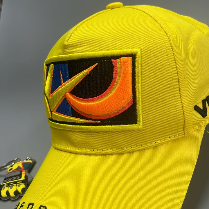 Gorra de béisbol bordada VR4 6 Diseño - Gorra de motocicleta amarilla con estrella y bandera, tejido ligero y transpirable, cierre ajustable con hebilla, incluye guantes de carreras y llavero para deportes de motocicleta y actividades al aire libre, eq...
