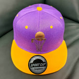 Gorra Unisex de Béisbol - Ligera y Transpirable con Cierre Snapback, Diseño Gráfico de Canasta en Dos Tonos Morado y Amarillo - Para Deportes, Aire Libre Casual, Regalo para el Día del Padre - Poliéster Lavable a Máquina, Accesorio para Aficionados al Dep