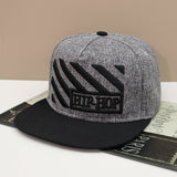 Una pieza de gorra de béisbol de malla negra neutral con estampado de hip-hop, diseñada para hombres y mujeres, perfecta para la moda al aire libre casual y adecuada para deportes bajo el sol.