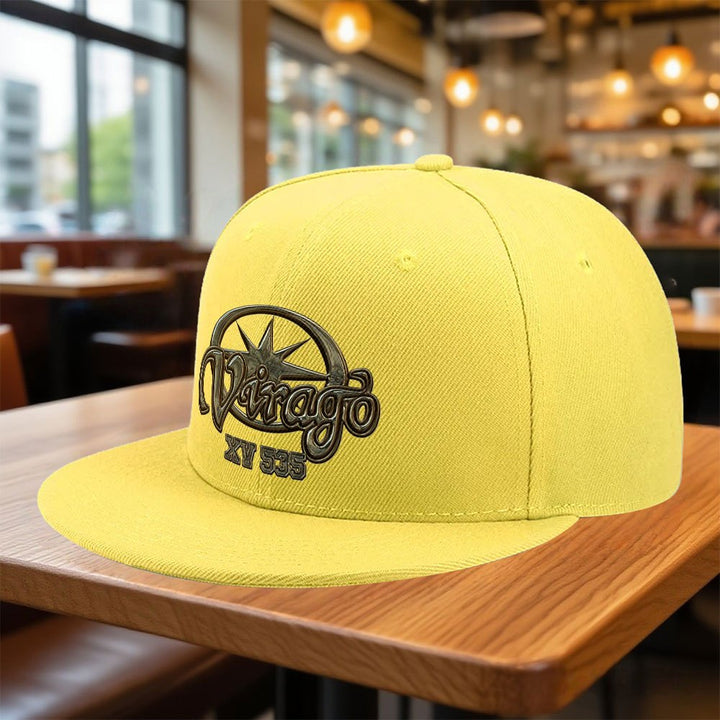 La gorra plana clásica Virago XV535 está diseñada para la moda urbana hip-hop, ideal para un look casual para todos. Atrae a los amantes de la moda que aprecian el estilo callejero durante todo el año. Gorra plana sin visera, gorra plana Ice, súper cute y