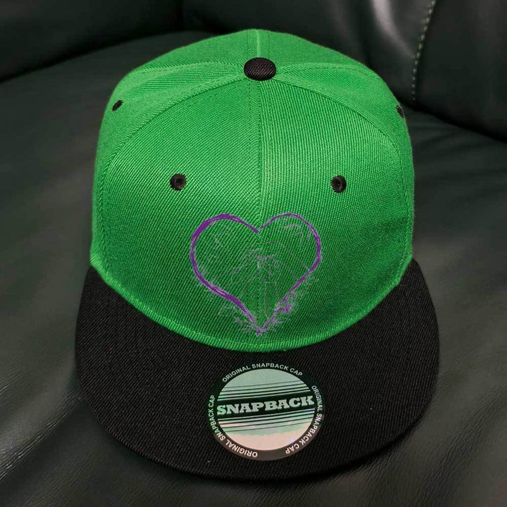 Gorra de béisbol plana unisex con estampado de corazón retro y gato - 100% poliéster, ajustable, diseño ligero y transpirable para conciertos en la calle, Pascua, regalos para el Día del Padre (negro/rojo), ropa casual, estilo streetwear, gorro duradero.