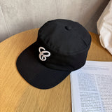 Gorra de Béisbol de Ala Plana con Logo Retro 3D para Hombres y Mujeres - Azul Marino/ con Costura Blanca, Gorra de Pico para Uso Casual y al Aire Libre, Accesorio para Navidad/Halloween, Material Textil Duradero (Sin Cobertura Facial/Cervical)