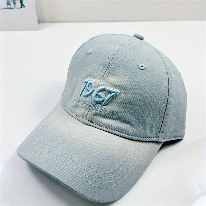 Gorra de Béisbol Bordada 2025 para Hombres y Mujeres - Panel Frontal Ligero y Transpirable, Diseño Atemporal Beige y 1957, Sombrero Casual al Aire Libre, Unisex con Efecto Degradado Moderno, Ajuste Cómodo, Accesorio de Moda para Entusiastas