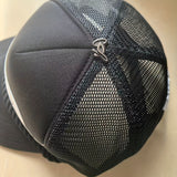 Gorra Unisex Ajustable con Hebilla de Liberación Rápida, Parte Trasera de Malla Transpirable, Negra con Letras Blancas - para Hombres y Mujeres, Exterior, Conducción, Uso Casual, Todo el Año