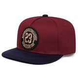Gorra de Baloncesto con Diseño Número 23 - Snapback Iconic '23' con Ribete Blanco, Gorra Ajustable y Suave para Estilo Urbano y Casual, Emblema Número 23 en /Blanco/Gris para Todas las Estaciones (Inspirado)