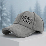 Gorra de Béisbol de Felpa Falsa para Hombres y Mujeres - Gorro Cálido de Invierno con el Iconico Logo BROOKLYN, Beanie Unisex Marrón Suave para Clima Frío, Casual (Sin Visera)