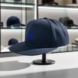 1 gorra ajustable Snapback con estrella azul - Poliéster ligero, blanca con logo de estrella azul, visera ancha y curva, lavable en máquina para uso casual, regreso al colegio, graduación o atuendo casual (). Accesorio elegante