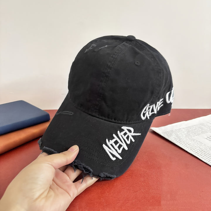 Gorra de béisbol estilo americano con bordes desgastados, bordado lateral y visera curva, sombrero versátil para streetwear