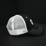 Gorra de béisbol ligera para hombre con letras bordadas en malla - Espalda de malla transpirable, cierre ajustable con cierre de clic, negro con detalles blancos y rojos, ideal para actividades al aire libre, accesorios informales para la cabeza | Accesor