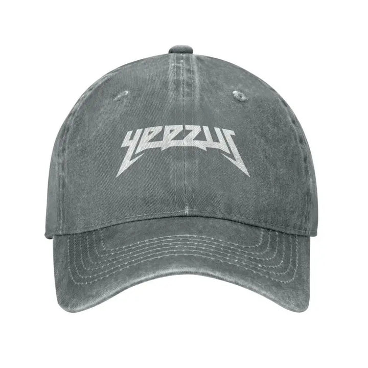 Gorra de Béisbol Yee Zus Blanca para Hombres y Mujeres - Gorra Unisex Retro con Letras Atrevidas, Revestimiento PVC Transpirable, Cierre Ajustable Snapback, Lavable a Máquina para Exteriores, Halloween, Pascua, Carnaval y Uso Diario, Accesorio Festivo, Di