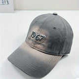 Gorra de Béisbol Bordada 2025 para Hombres y Mujeres - Panel Frontal Ligero y Transpirable, Diseño Atemporal Beige y 1957, Sombrero Casual al Aire Libre, Unisex con Efecto Degradado Moderno, Ajuste Cómodo, Accesorio de Moda para Entusiastas