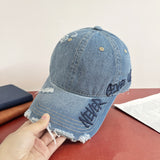 Gorra de béisbol estilo americano con bordes desgastados, bordado lateral y visera curva, sombrero versátil para streetwear