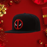 Gorra de Béisbol Bordada en 3D Deadpool para Hombres y Mujeres - Gorra Snapback Ligera y Transpirable con Diseño Rojo/, Accesorios Casuales y Deportivos para Fans de Superhéroes, Lavable a Máquina, Ajustable, Merchandising para Aficionados, Diseño Gráfico