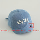 Una gorra para bebés, con un diseño de pico de pato de visera corta, hecha de denim con letras, perfecta para el verano. Este sombrero de sol ligero es elegante y ofrece protección solar, adecuado para juegos al aire libre y entretenimiento para niños de