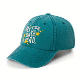 Una gorra de béisbol casual con estrellas y letras bordadas, con una parte superior suave y un visor ajustable, perfecta para el streetwear al aire libre.