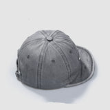 Una gorra de béisbol básica y elegante para hombres, con un diseño retro de trabajo japonés lavado, con una visera corta, adecuada para la moda urbana de hip-hop, incluyendo una gorra de camionero con visera plana.