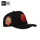 Gorra de béisbol Unisex New Era Black Hard-Top con visera curva y gráfico de llamas rojas y amarillas - Snapback ajustable, ligera y cálida para actividades al aire libre, camping, senderismo, uso casual