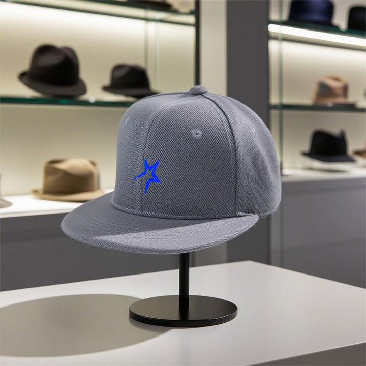 1 gorra ajustable Snapback con estrella azul - Poliéster ligero, blanca con logo de estrella azul, visera ancha y curva, lavable en máquina para uso casual, regreso al colegio, graduación o atuendo casual (). Accesorio elegante