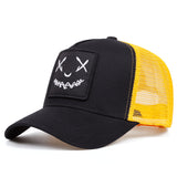 Gorra de camionero retro para hombres con parche de cara alegre y respaldo de malla - Gorra suave y transpirable, gorra casual para todas las estaciones en /blanco/azul marino/rojo/gris/azul - Ajuste estructurado para uso diario y eventos temáticos (Mardi