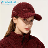 Gorra de béisbol de ala ancha para mujer - Gorra snapback ligera y ajustable con textura suave tipo felpa, Borgoña/Rojo - Calidez para invierno, eventos diarios y formales - Ajuste no elástico para cabezas grandes, Sombrero de invierno, Sombrero elegante,