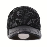 Gorra de béisbol de cuero auténtico unisex - Estilo británico funky con diseño grabado, patrón de camuflaje negro y blanco, ajuste ajustable para hombres y mujeres, gorra deportiva casual, gorra de cuero.