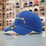 1 gorra de béisbol oficial con logo  - Ajustable Snapback, ligera y unísexo para hombres & mujeres. Regalo ideal fanáticos musicales; uso casual o al aire libre cómoda en todas las estaciones. ¡Lavado máquina! ( letras blancas)