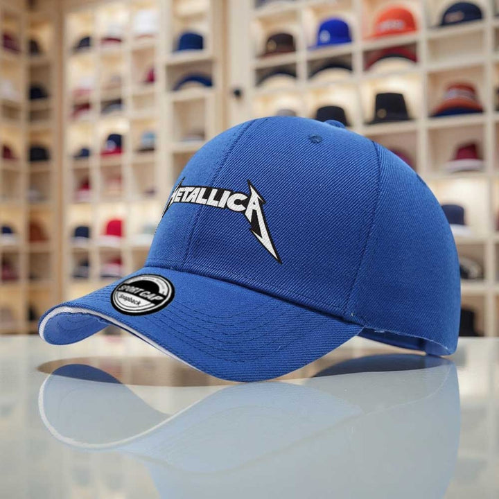 1 gorra de béisbol oficial con logo  - Ajustable Snapback, ligera y unísexo para hombres & mujeres. Regalo ideal fanáticos musicales; uso casual o al aire libre cómoda en todas las estaciones. ¡Lavado máquina! ( letras blancas)