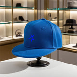 1 gorra ajustable Snapback con estrella azul - Poliéster ligero, blanca con logo de estrella azul, visera ancha y curva, lavable en máquina para uso casual, regreso al colegio, graduación o atuendo casual (). Accesorio elegante
