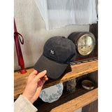 Gorra de béisbol retro suave bordada para mujer - Snapback ajustable transpirable con visera curva, diseño facial para todas las estaciones, rojo y contraste para casual y deportes | Gorra versátil para el día a día para mujer (Lavar a mano únicamente)