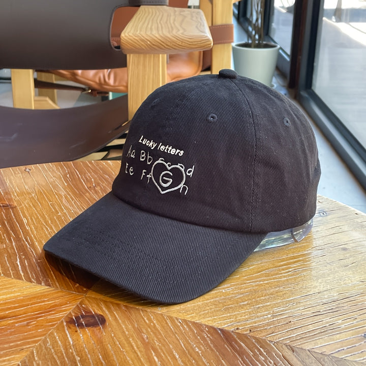 Nueva gorra de béisbol de visera ancha para otoño-invierno, bordada con letras, para mostrar el rostro y la edad, gorro de pico de pato estilo pareja para hombre