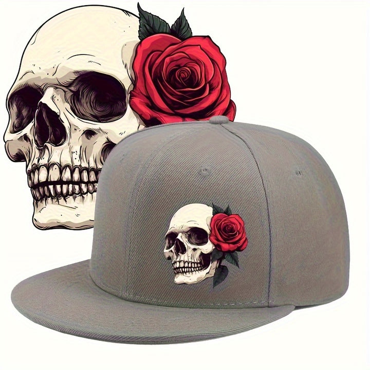 2D Plano - Un sombrero 2D plano con diseño de rosas y calaveras, con una borla lisa de color sólido, lo que lo convierte en una excelente opción de regalo para cualquier persona.