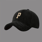 Gorra de Béisbol Marrón con Adorno 'P' para Hombres y Mujeres - Ajustable con Cierre, Letras, Ligera y Unisex para Uso Casual y Navidad, Diseño Elegante de Logo (Lavado a Mano/Limpieza en Seco) - Duradera para Fiestas y Atuendos Informales