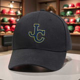 Gorra Trucker JC Cavaliers - Gorra Ligera y Transpirable con Logo Dorado 'JC', Ajuste Estructurado para Hombre, Comodidad para Todas las Estaciones, Halloween y Uso Casual - Ropa Oficial del Equipo