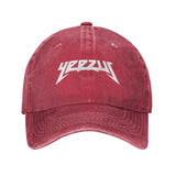Gorra de Béisbol Yee Zus Blanca para Hombres y Mujeres - Gorra Unisex Retro con Letras Atrevidas, Revestimiento PVC Transpirable, Cierre Ajustable Snapback, Lavable a Máquina para Exteriores, Halloween, Pascua, Carnaval y Uso Diario, Accesorio Festivo, Di