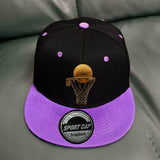 Gorra Unisex de Béisbol - Ligera y Transpirable con Cierre Snapback, Diseño Gráfico de Canasta en Dos Tonos Morado y Amarillo - Para Deportes, Aire Libre Casual, Regalo para el Día del Padre - Poliéster Lavable a Máquina, Accesorio para Aficionados al Dep