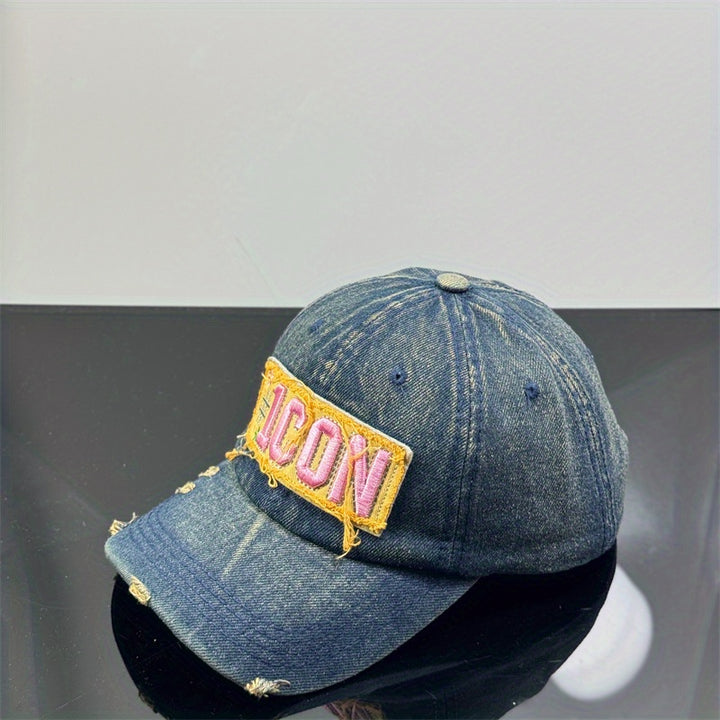 Nueva gorra de béisbol de mezclilla de estilo moderno para mujeres, versátil y elogiada, con un pequeño visor, adecuada para hombres, con letras bordadas de moda y una parte superior suave.