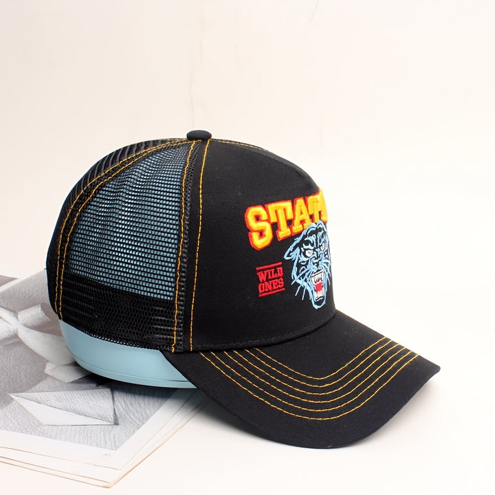 Gorra de Béisbol Ajustable para Hombres y Mujeres - Negra Ligera con Letras STATION en Amarillo Intenso y Gráfico de Pantera Azul, Visera Duckbill, Diseño para Exteriores, Casual, Cumpleaños y Temas Cinematográficos